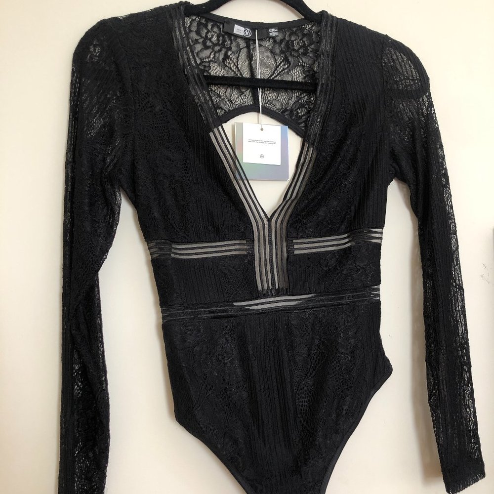 NWT MISSGUIDED BODYSUIT SEXY PLUNGE LACE SIZE 6